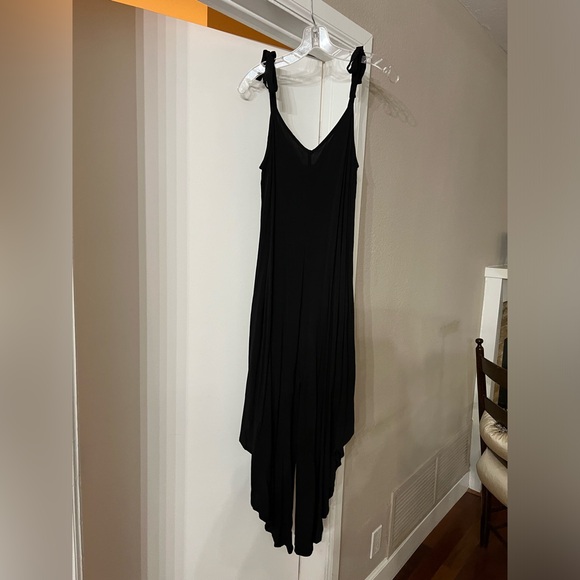 Vince Camuto black jumpsuit, cropped wide leg size medium. Excellent condition - Picture 3 of 7